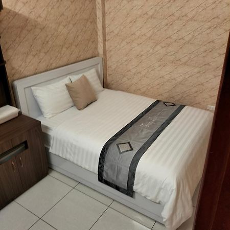 Roma Hotel Noi Bai Airport Hanoi Bagian luar foto