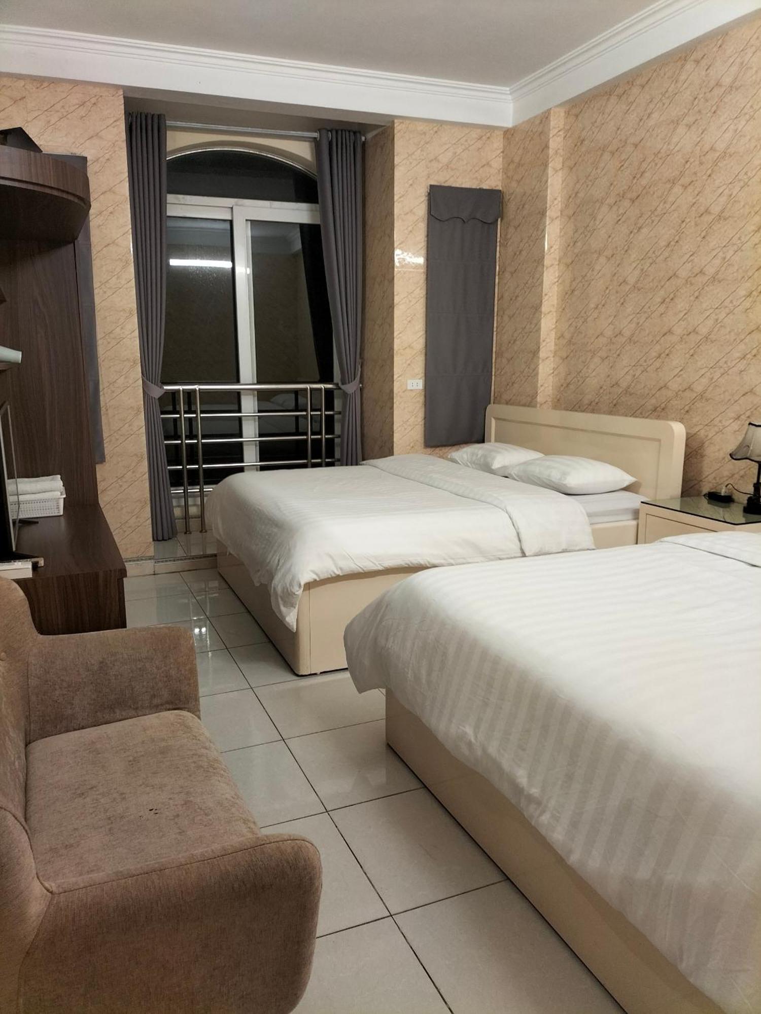 Roma Hotel Noi Bai Airport Hanoi Bagian luar foto