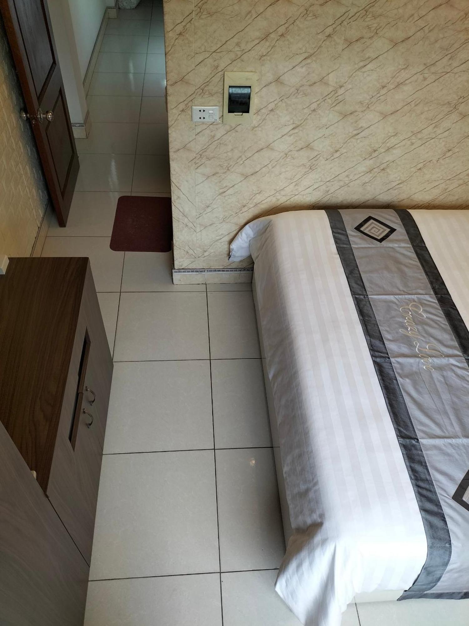 Roma Hotel Noi Bai Airport Hanoi Bagian luar foto