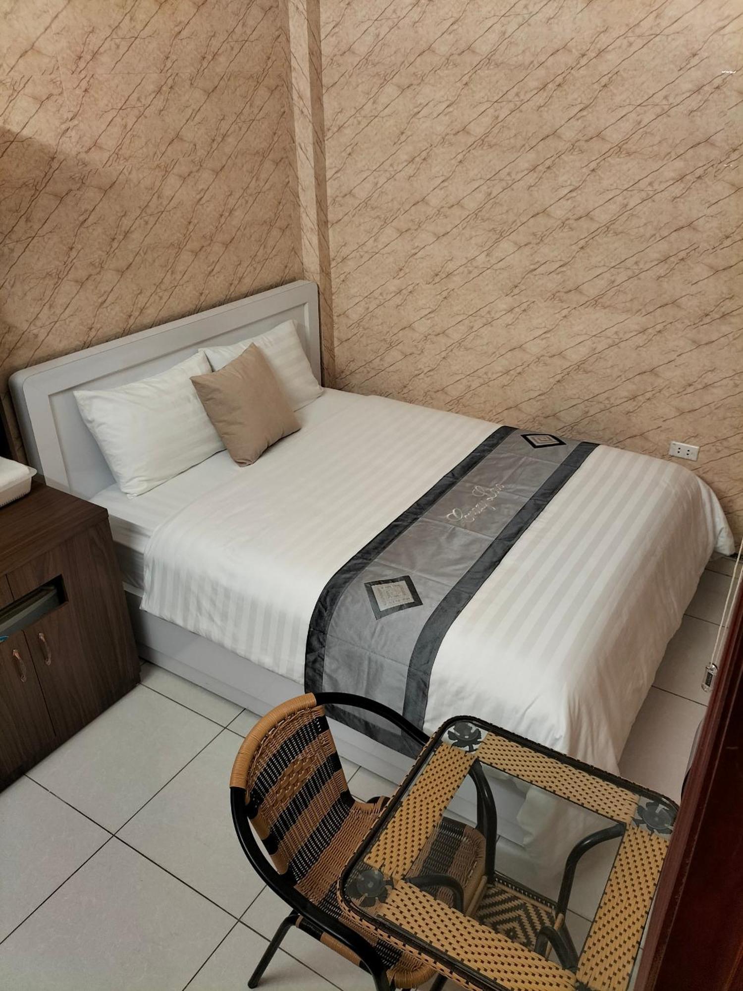 Roma Hotel Noi Bai Airport Hanoi Bagian luar foto