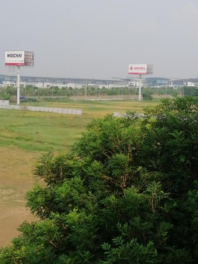 Roma Hotel Noi Bai Airport Hanoi Bagian luar foto